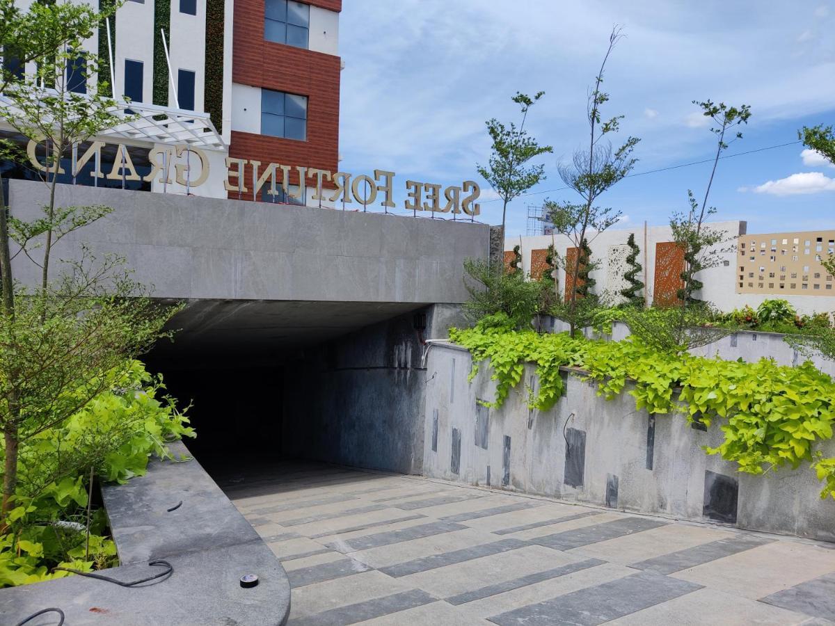 Sree Fortune Grand, Tadepalli Hotel Tadepalle Exterior photo